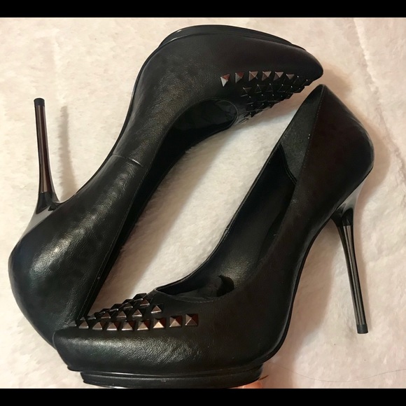 ROCK & REPUBLIC HEELS - Picture 3 of 3